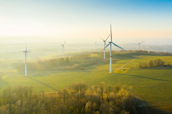wind-turbines-or-wind-mills-farm-in-the-field-at-s-2021-09-27-19-37-04-utc